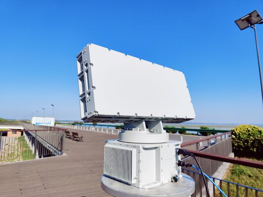 현재 드론 감시 기능을 제공하는 대공 UAV 장치: 저고도 표적 감시 레이더